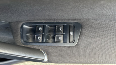 Volkswagen Golf 1.6 TDI SE [Nav] 5dr Diesel Hatchback